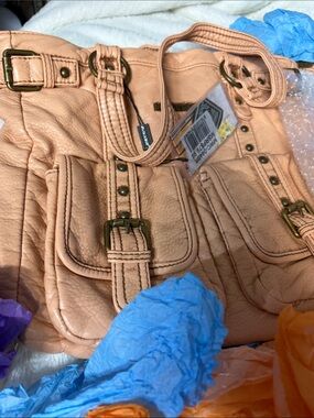 Everyday Pebbled Shoulder Bag